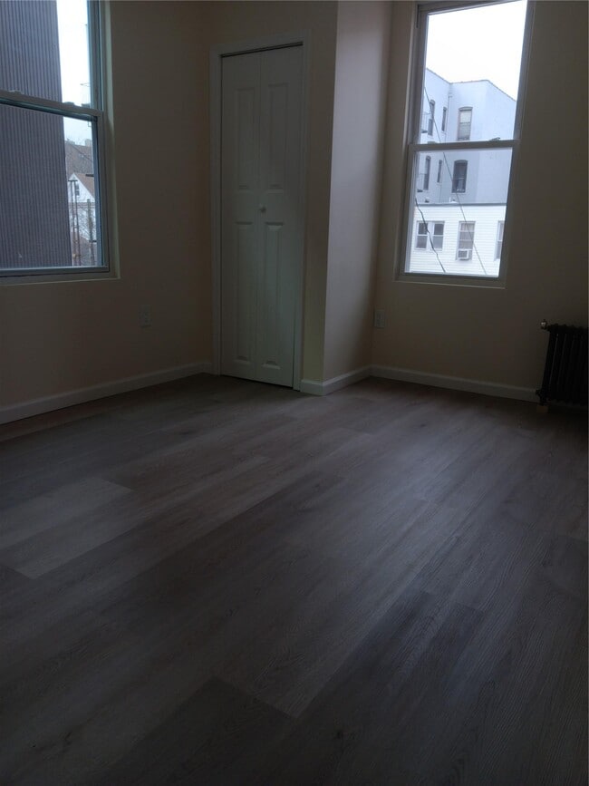 39-28-39-58 58th St in Queens, NY - Building Photo - Building Photo