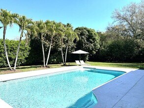 8001 SW 160th St in Palmetto Bay, FL - Building Photo - Building Photo