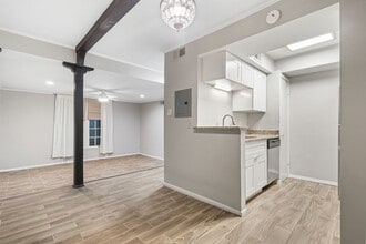 66 Brees Blvd in San Antonio, TX - Building Photo - Building Photo