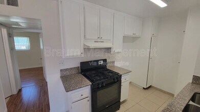 14801 Delano St in Los Angeles, CA - Building Photo - Building Photo