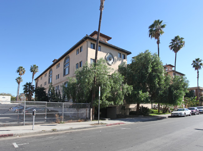 1460 N. Mansfield Ave in Los Angeles, CA - Foto de edificio - Building Photo