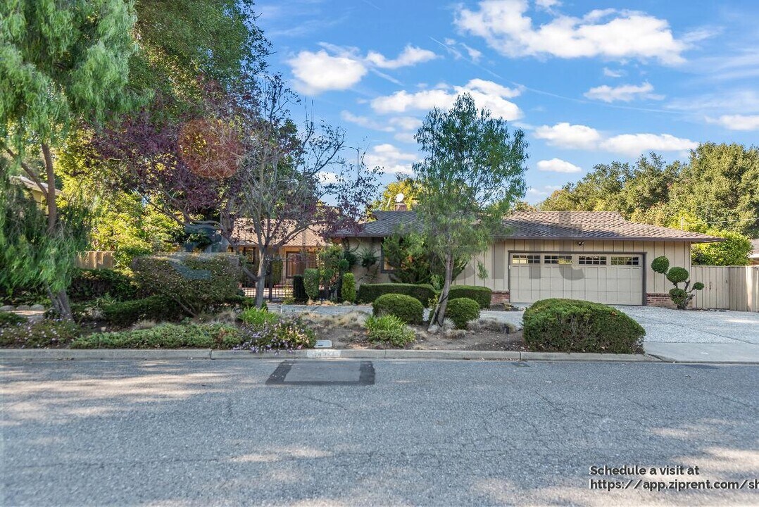 14927 Jerries Dr in Saratoga, CA - Building Photo