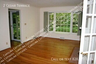 2 Cedar Terrace in Laurel Park, NC - Building Photo - Building Photo