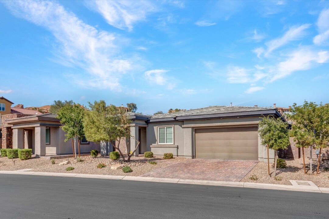 68 Reflection Cove Dr in Henderson, NV - Building Photo
