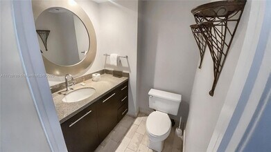 1717 N Bayshore Dr, Unit B-4157 in Miami, FL - Building Photo - Building Photo