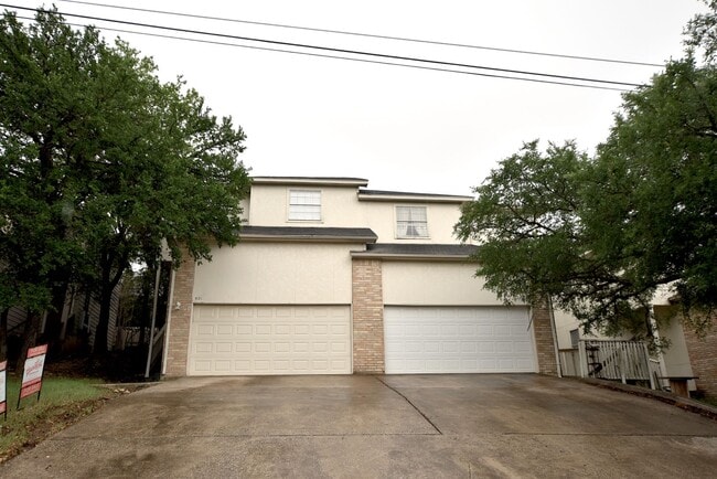 property at 921-923-923 Sagewood Trail