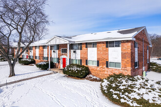 Applewood Village Apartments in Greendale, WI - Building Photo - Primary Photo