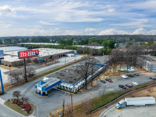 Lodge Atlanta Apartments in Doraville, GA - Foto de edificio - Building Photo