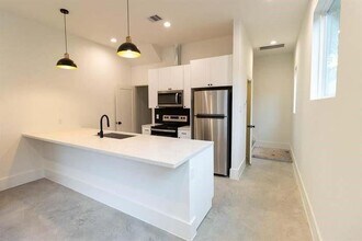 316 N Everton St in Houston, TX - Foto de edificio - Building Photo