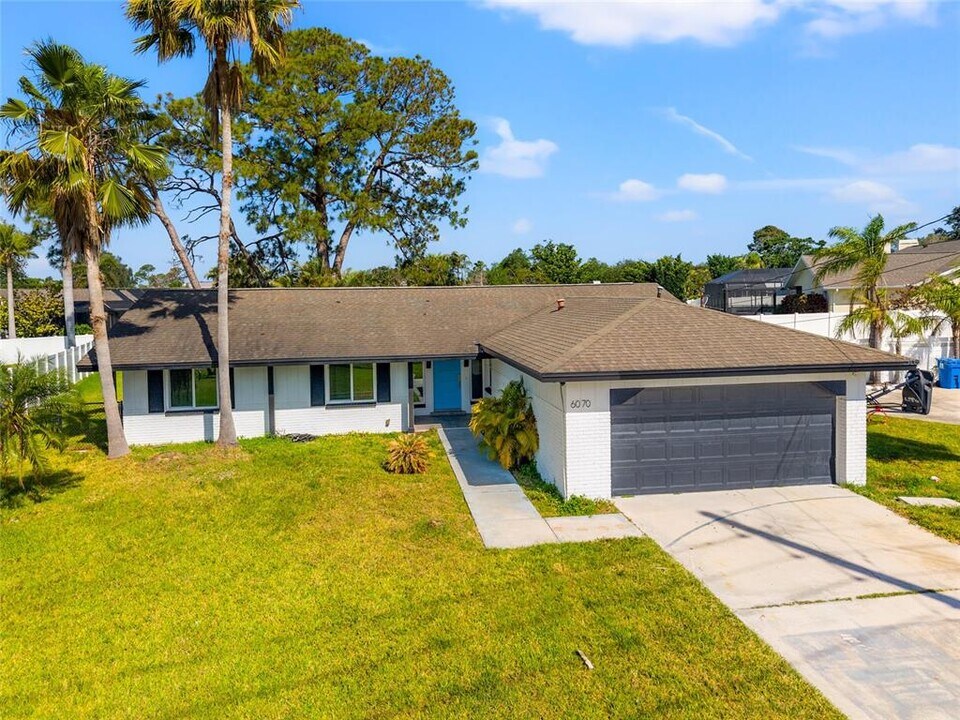 6070 Denver St NE in St. Petersburg, FL - Building Photo