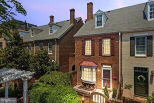 568 N St Asaph St, Unit 612 in Alexandria, VA - Building Photo