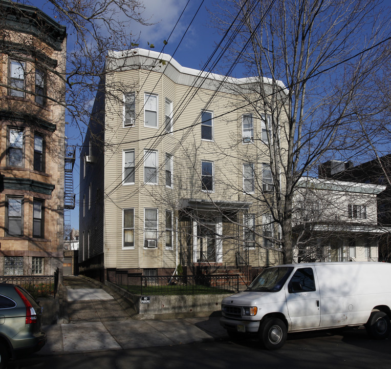 94-96 Manhattan Ave in Jersey City, NJ - Foto de edificio