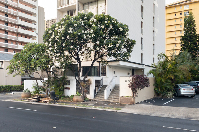 Pacific International Condos in Honolulu, HI - Building Photo - Building Photo