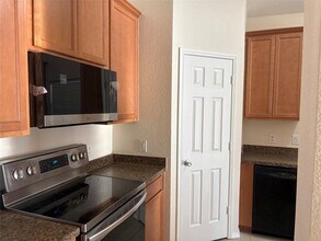 5895 Candlelight Ln in Grand Prairie, TX - Building Photo - Building Photo