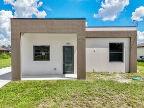 1056 Fayette Ave in Lehigh Acres, FL - Building Photo - Building Photo