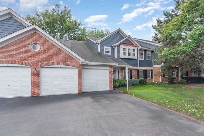 353 Pembroke Ct in Schaumburg, IL - Building Photo - Building Photo