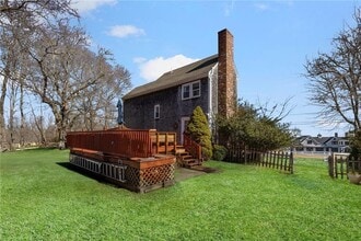 1059 E Shore Rd in Jamestown, RI - Building Photo - Building Photo