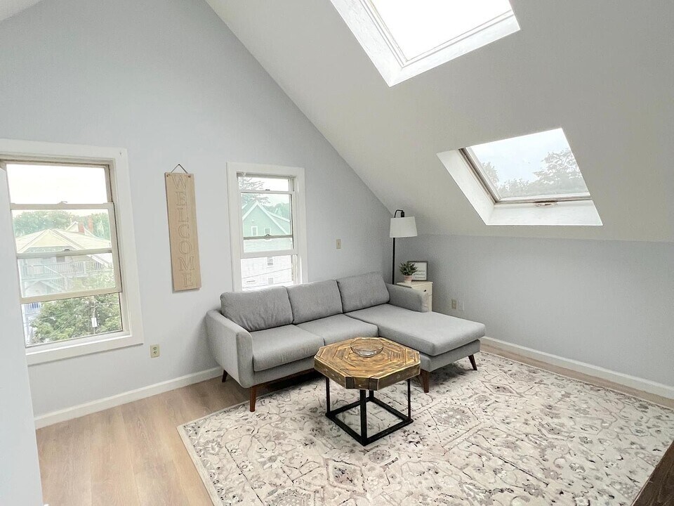 39 Pond St, Unit 39 Pond St #3 in Beverly, MA - Foto de edificio