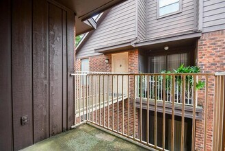 3150 Walnut Bend Ln in Houston, TX - Building Photo - Building Photo