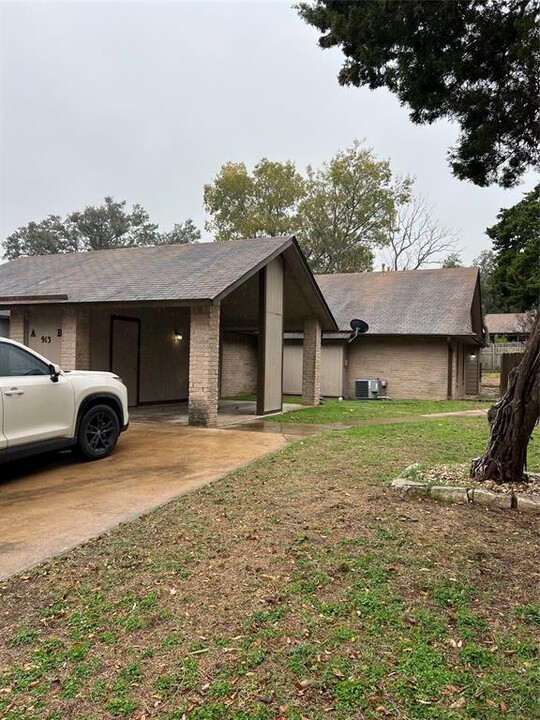 913 Milford Way in Austin, TX - Building Photo