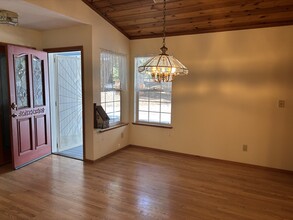 5123 Rainbow Trl in Pollock Pines, CA - Building Photo - Building Photo