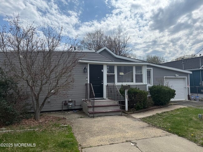636 Sydney Ave in Union Beach, NJ - Building Photo - Building Photo