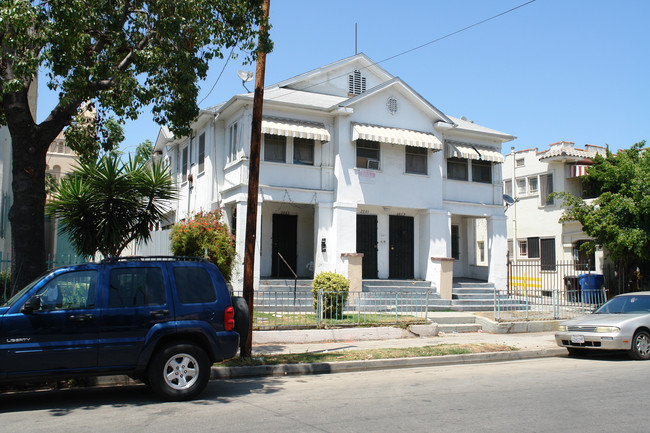 2877 Francis Ave in Los Angeles, CA - Building Photo - Building Photo