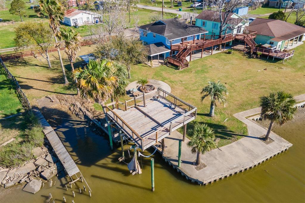 107 Annette Ct in Angleton, TX - Building Photo