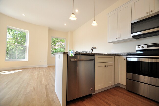 877 Beacon St in Boston, MA - Building Photo - Building Photo