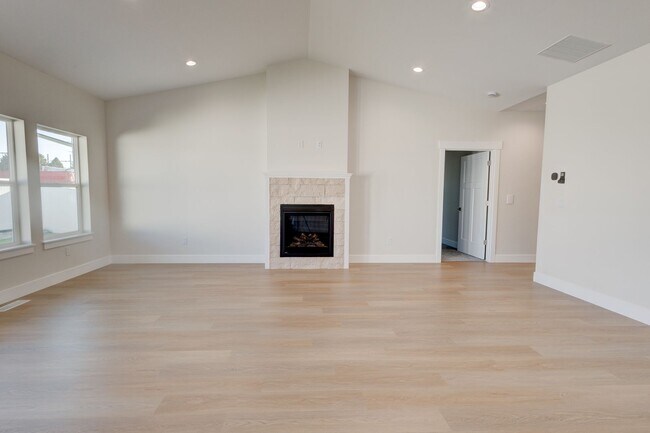 228 Dakota Ave in Rigby, ID - Building Photo - Building Photo