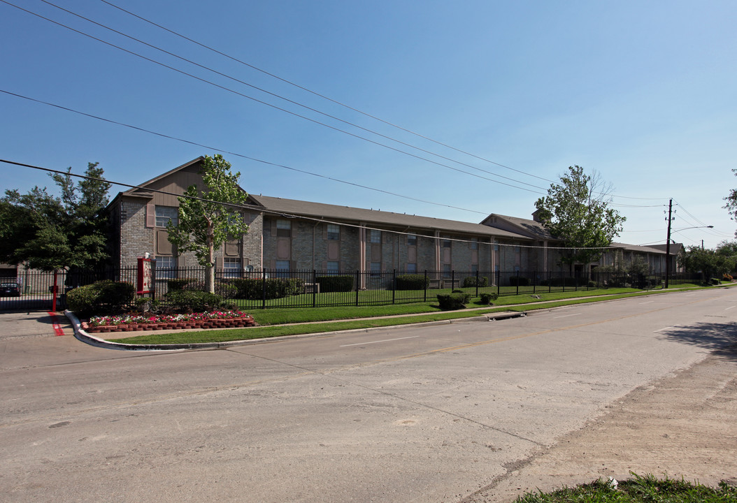 Carolina Chase Apartments in Dallas, TX - Building Photo