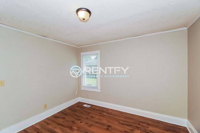 2104 E Greenbriar Rd in Statesville, NC - Building Photo - Building Photo