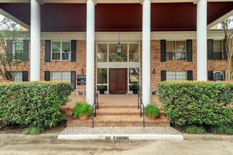 2824 Briarhurst Dr in Houston, TX - Building Photo - Building Photo