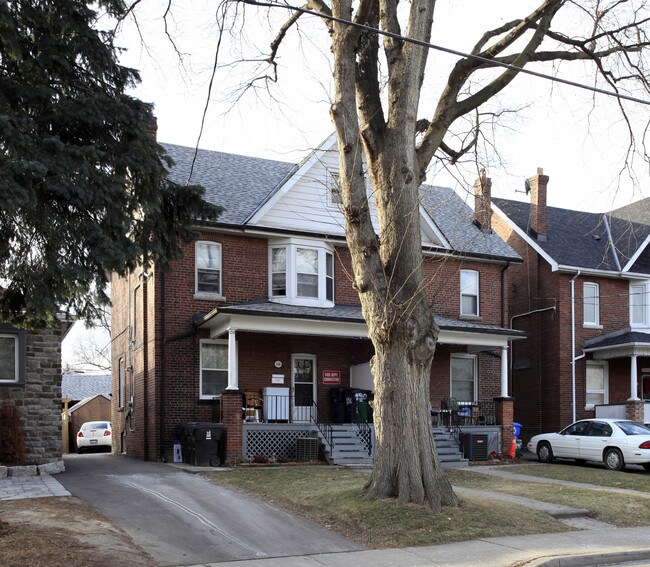 148-150 Queens Ave in Toronto, ON - Building Photo - Building Photo