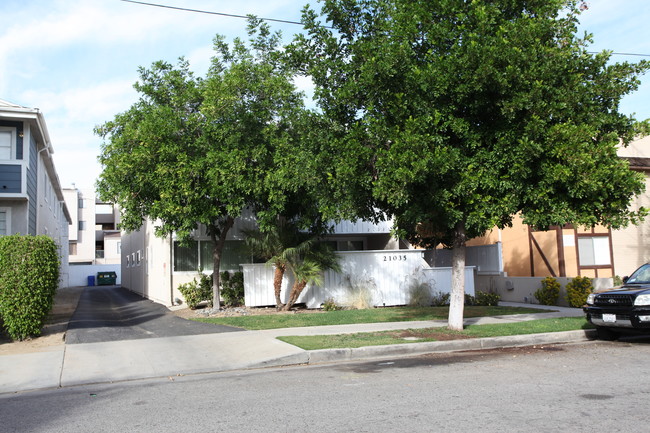 21035 Bryant St in Canoga Park, CA - Building Photo - Building Photo