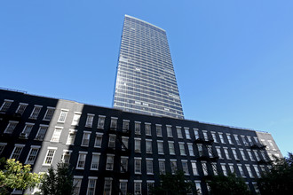 One East River Place in New York, NY - Building Photo - Building Photo