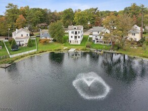 15 Lake Rd in Chatham Township, NJ - Building Photo - Building Photo