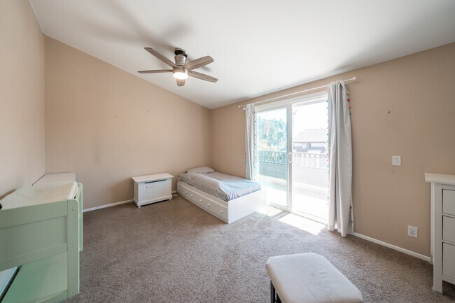 1808 Cottonwood Ave in Carlsbad, CA - Building Photo - Building Photo