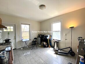 196 Highland St, Unit 2 in Boston, MA - Building Photo - Building Photo