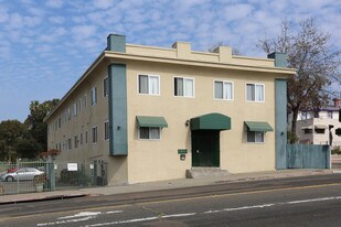 Villa De Oro Apartments in San Diego, CA - Building Photo