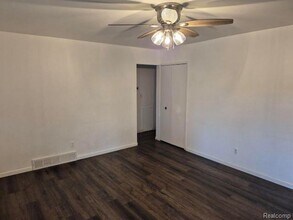 8401-8418 18 Mile Rd in Sterling Heights, MI - Building Photo - Building Photo