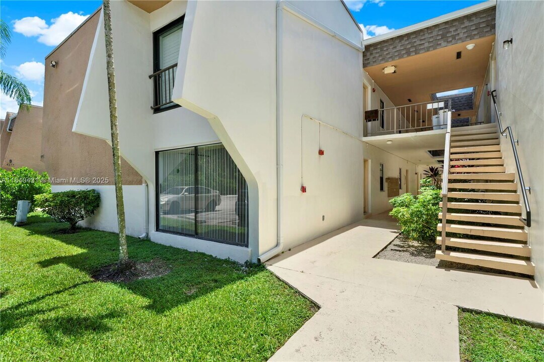 8287 SW 128th St in Miami, FL - Building Photo