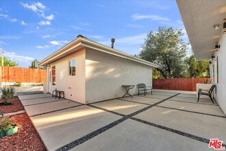 10349 Hillhaven Ave in Los Angeles, CA - Building Photo - Building Photo