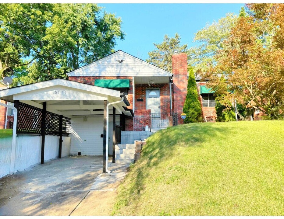 6725 Thurston Ave in Berkeley, MO - Building Photo