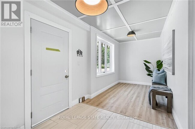 10 Comet Ave in Hamilton, ON - Building Photo - Building Photo