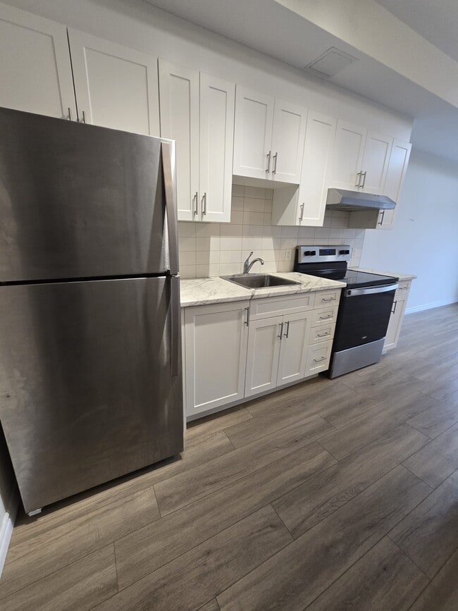 property at 716 Glen Forrest Blvd