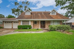 13351 Oak Leaf Ln in Houston, TX - Building Photo
