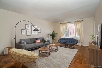 565 Broadway in Hastings On Hudson, NY - Foto de edificio - Building Photo