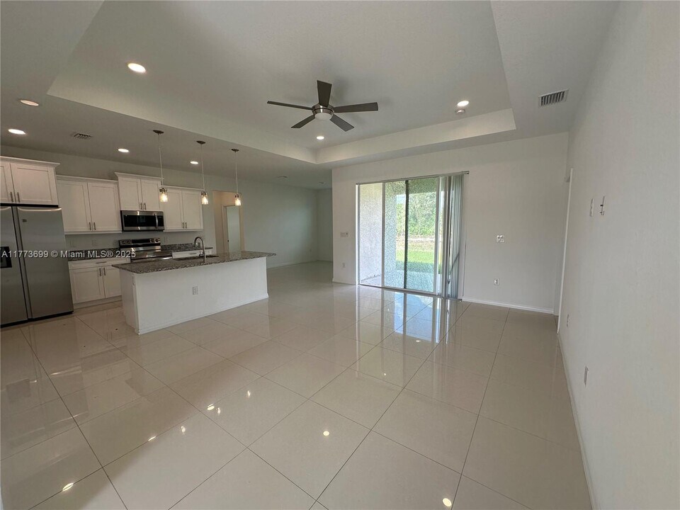 3000 36th St W in Lehigh Acres, FL - Building Photo