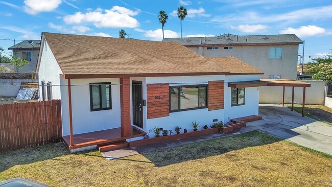 property at 905 N Albertson Ave